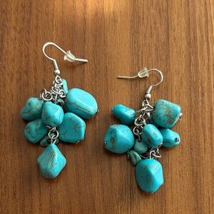 NWOT Turquoise Dangle Earrings 🌺